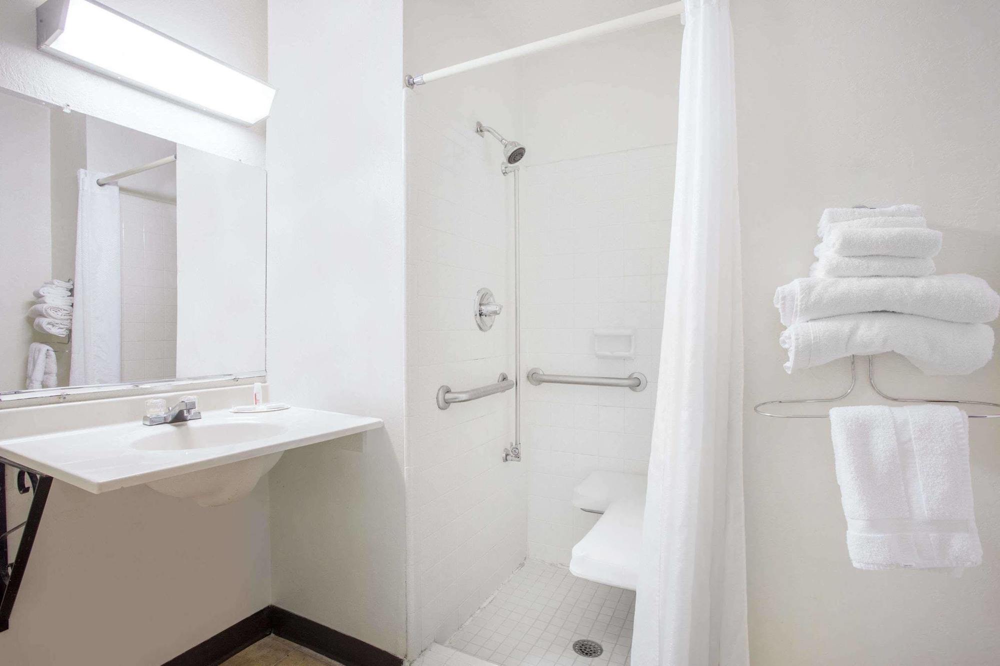 Super 8 By Wyndham Warner Robins Motel Bagian luar foto